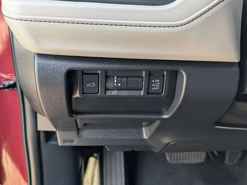 Used 2025 Subaru Forester Premium AWD/4WD image 31