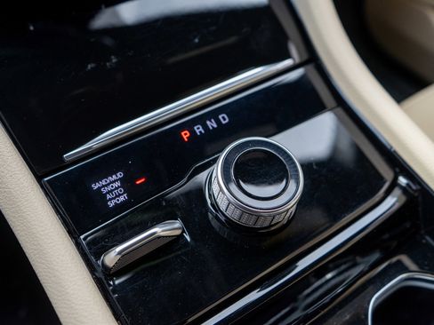 Used 2023 Jeep Grand Cherokee L Limited w/ Luxury Tech Group II image 19