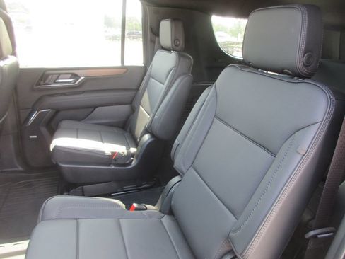 New 2026 GMC Yukon XL Denali w/ Sun & Power Step Package AWD/4WD image 12