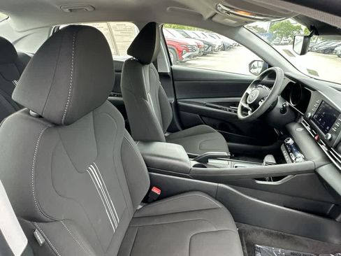 Used 2023 Hyundai Elantra SEL w/ Cargo Package FWD image 12