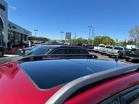 Used 2014 Jeep Cherokee Trailhawk AWD/4WD image 5