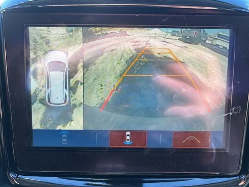 Used 2018 Chevrolet Traverse LT image 25