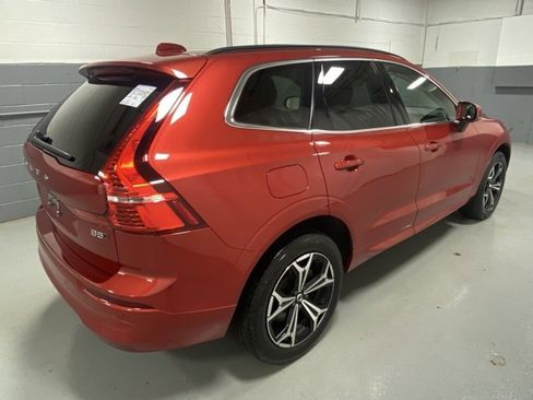 Used 2022 Volvo XC60 B5 Momentum w/ Climate Package image 3