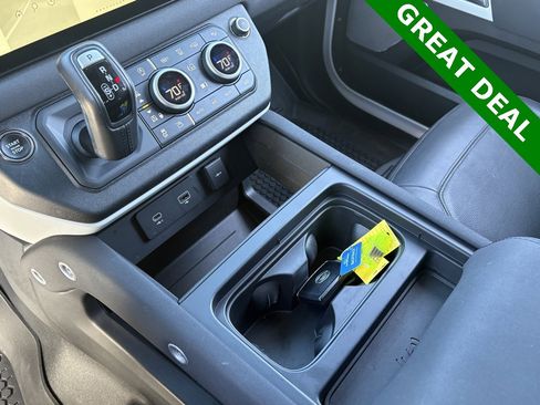 Used 2023 Land Rover Defender 130 SE image 19