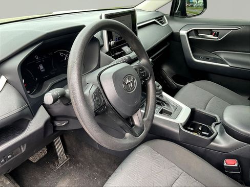 Used 2025 Toyota RAV4 XLE AWD/4WD image 16