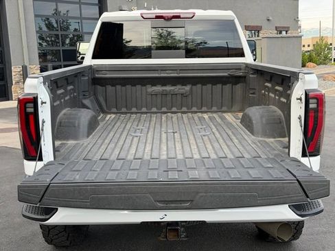 Used 2024 GMC Sierra 3500 AT4 w/ AT4 Premium Plus Package AWD/4WD image 8