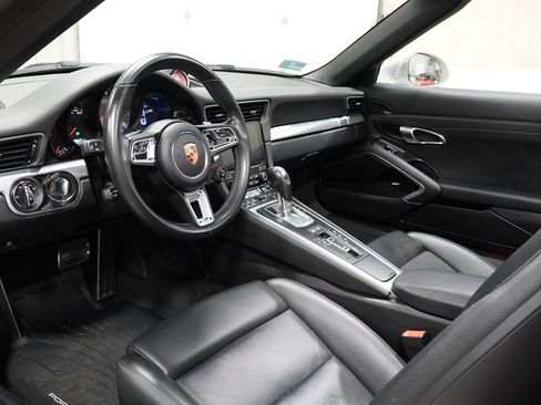 Used 2018 Porsche 911 image 28