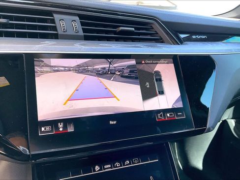 Used 2023 Audi e-tron Premium Plus w/ Premium Plus Package image 25