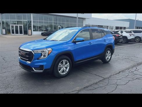Certified 2024 GMC Terrain SLE w/ Driver Convenience Package FWD image 4