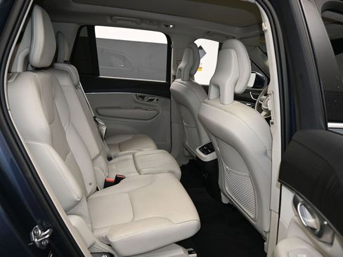 Used 2020 Volvo XC90 T5 Momentum w/ Protection Package image 39
