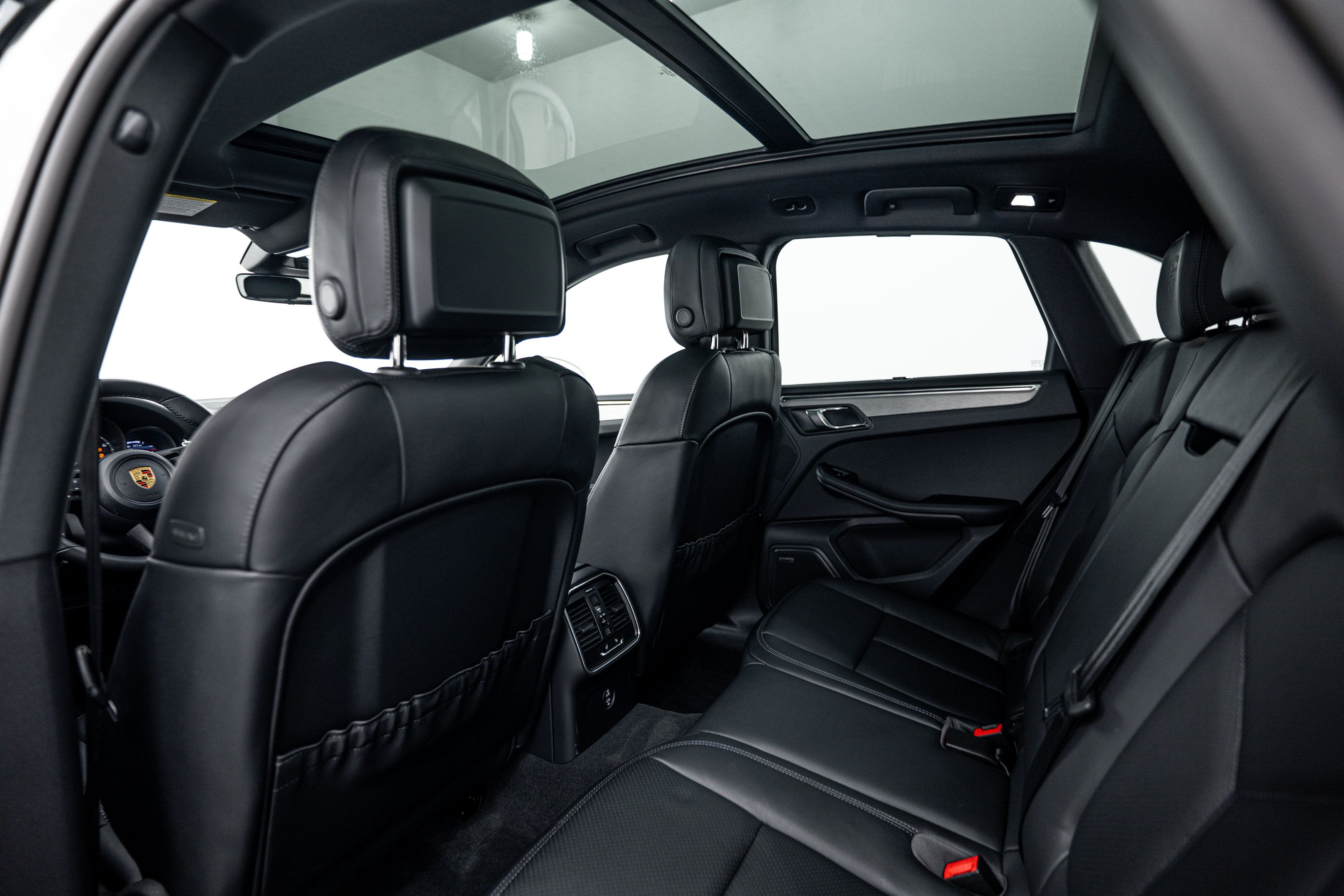 Certified 2026 Porsche Macan AWD/4WD image 24