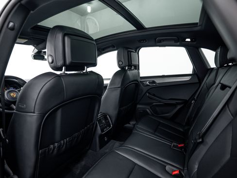 Certified 2026 Porsche Macan image 24