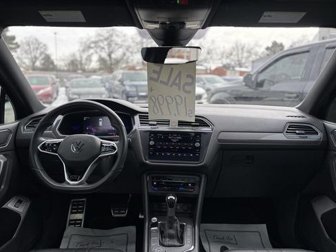 Used 2022 Volkswagen Tiguan SE R-Line image 12