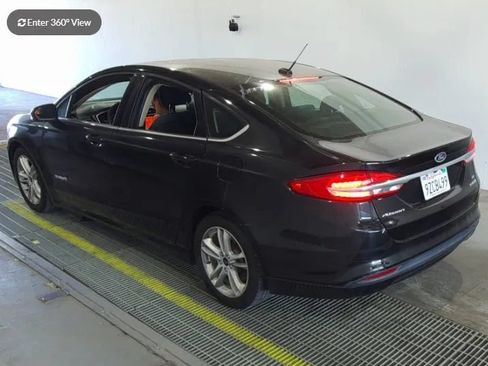 Used 2018 Ford Fusion SE FWD image 2