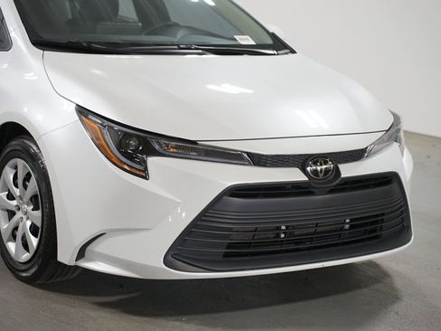 Certified 2025 Toyota Corolla LE image 4