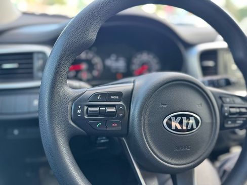 Used 2017 Kia Sorento AWD image 18