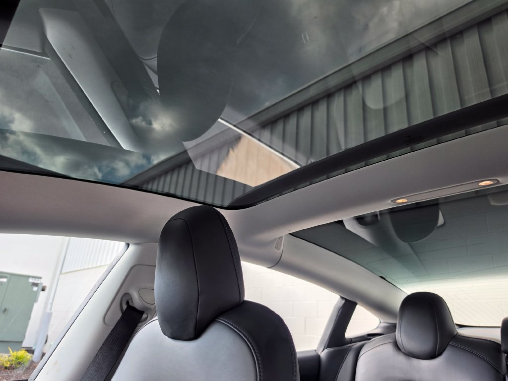 Used 2018 Tesla Model 3 RWD image 17