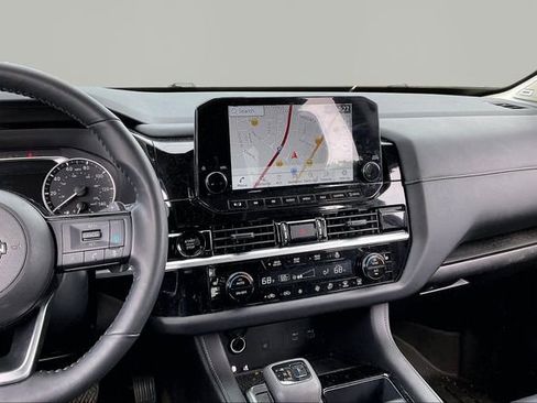 Used 2025 Nissan Pathfinder SL w/ SL Premium Package FWD image 9