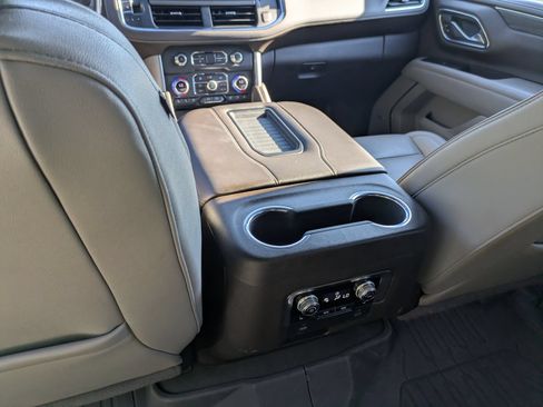 Used 2022 GMC Yukon XL SLT w/ SLT Luxury Package AWD/4WD image 30
