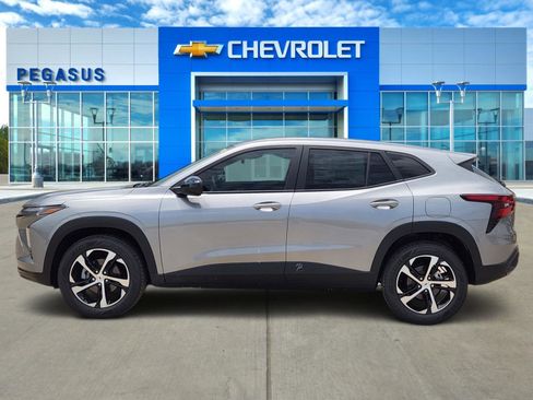 Used 2026 Chevrolet Trax RS w/ Driver Confidence Package FWD image 3