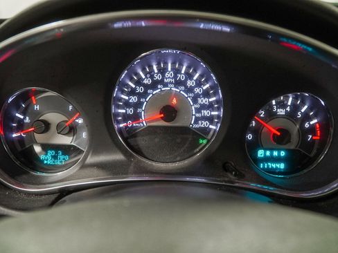 Used 2013 Chrysler 200 Limited image 36