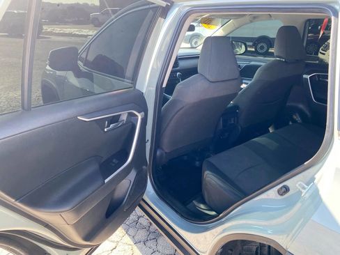 Used 2021 Toyota RAV4 XLE AWD/4WD image 22
