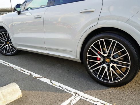 Used 2024 Porsche Cayenne S AWD/4WD image 6