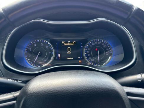 Used 2017 Chrysler 200 Limited Platinum FWD image 19