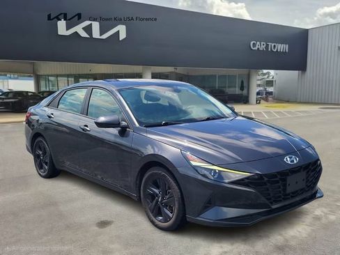 Used 2022 Hyundai Elantra SEL FWD image 1