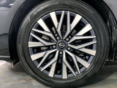 Used 2025 Nissan Altima 2.5 SV FWD image 9