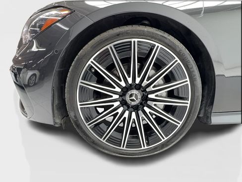 Used 2025 Mercedes-Benz CLE 300 4MATIC Coupe image 13