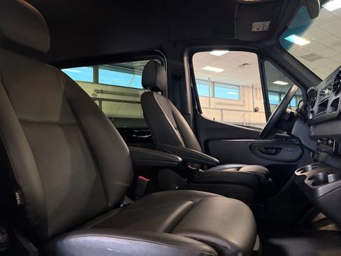 Used 2025 Mercedes-Benz Sprinter 2500 image 26