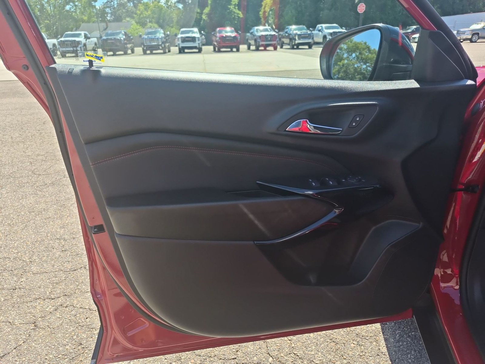 Used 2026 Chevrolet Trax RS w/ Sunroof Package FWD image 22