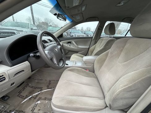 Used 2010 Toyota Camry LE FWD image 11