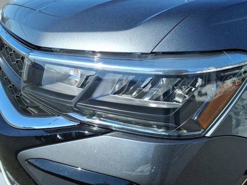 Used 2022 Volkswagen Taos S image 4