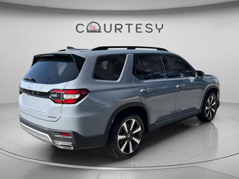 Used 2023 Honda Pilot Touring image 7