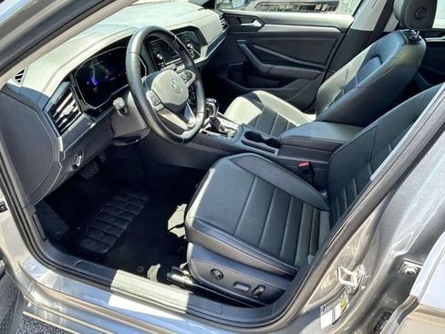Used 2024 Volkswagen Jetta SE FWD image 11