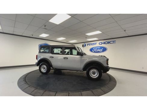 New 2026 Ford Bronco 4-Door image 3