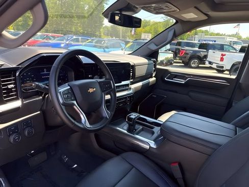 Used 2025 Chevrolet Silverado 1500 LTZ w/ LTZ Convenience Package II AWD/4WD image 16