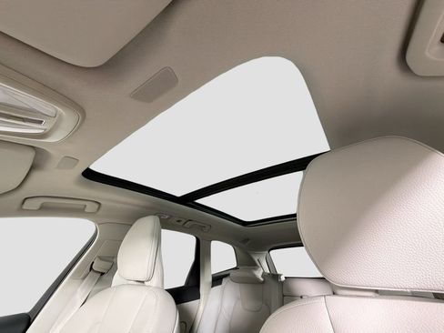Certified 2024 Volvo XC60 B5 Plus AWD/4WD image 21