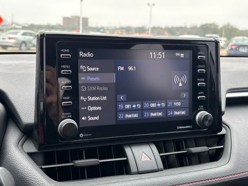 Used 2022 Toyota RAV4 SE image 21