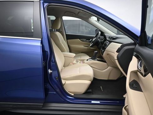 Used 2019 Nissan Rogue SV w/ Premium Package FWD image 26