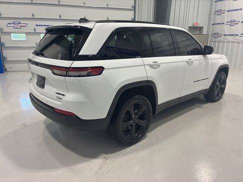 Used 2023 Jeep Grand Cherokee Limited w/ Black Appearance Package AWD/4WD image 8