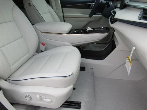 New 2026 Buick Enclave Avenir w/ Super Cruise Package image 9