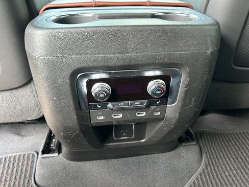 Used 2023 GMC Yukon Denali Ultimate AWD/4WD image 47