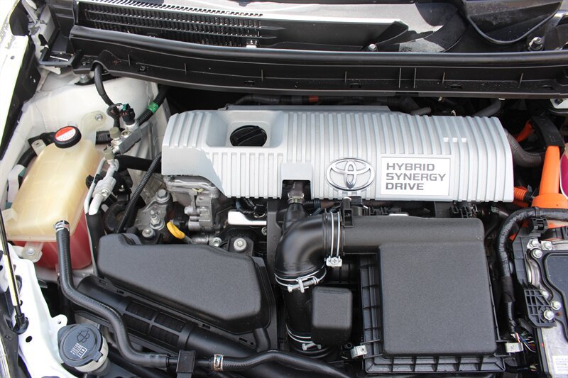 Used 2015 Toyota Prius Three FWD image 33