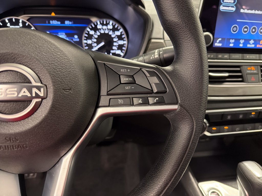 Used 2025 Nissan Altima 2.5 SV FWD image 31