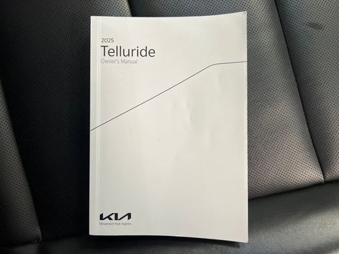 Used 2025 Kia Telluride S image 27