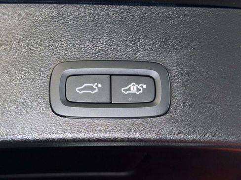 Used 2023 Volvo XC40 B5 Plus w/ Climate Package image 18