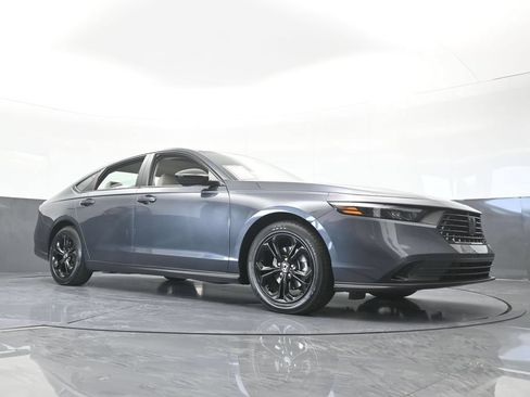 Used 2025 Honda Accord SE image 61